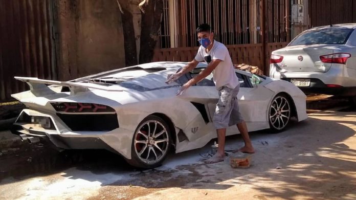 Mechanic turned his Uno into an amazing Lamborghini