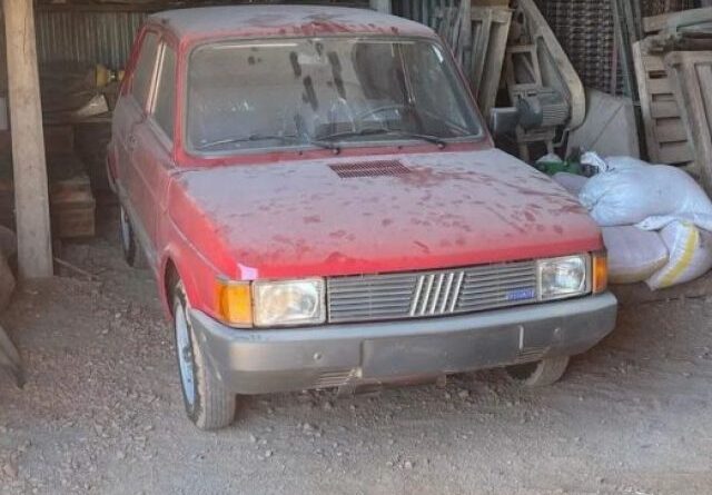 cropped-abandoned-for-35-years-in-garage-fiat-147-and-found-still-zero-km-02.jpg